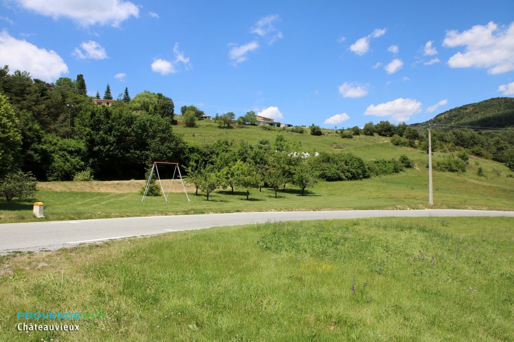 Entr&eacute;e du village.