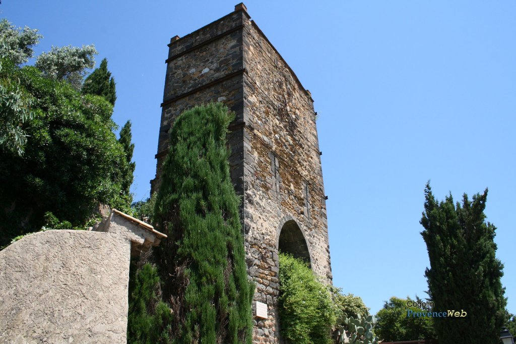 Tour m&eacute;di&eacute;vale.