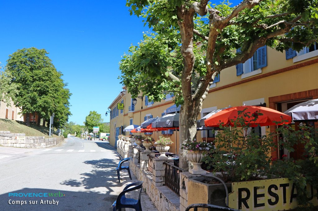 Restaurant &agrave; Comps sur Artuby.