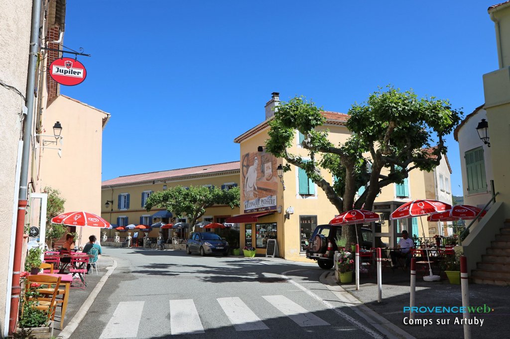 Rue commer&ccedil;ante.