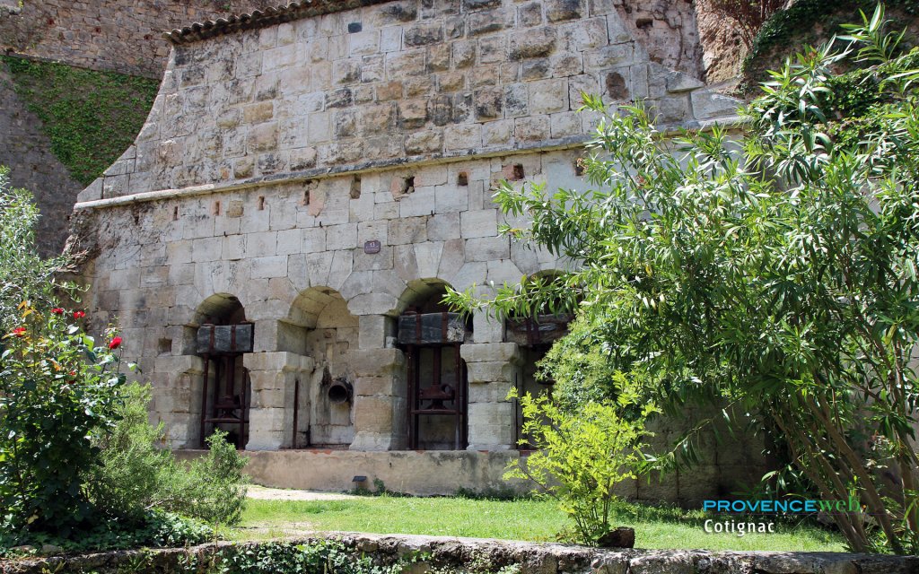 Cotignac dans le Var.