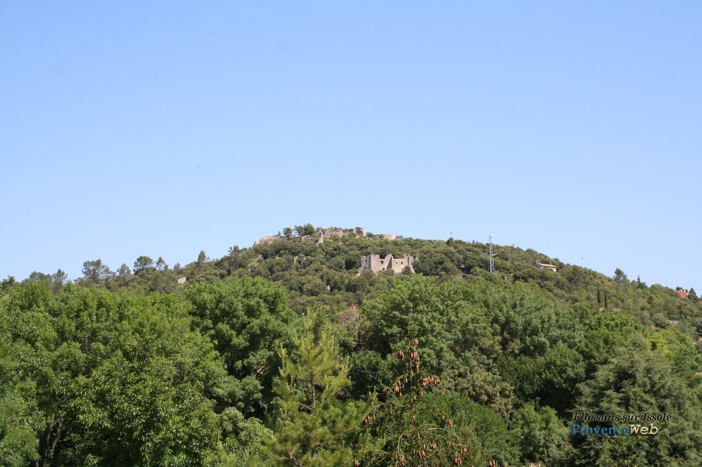 Ruines &agrave; Flassans sur Issole.