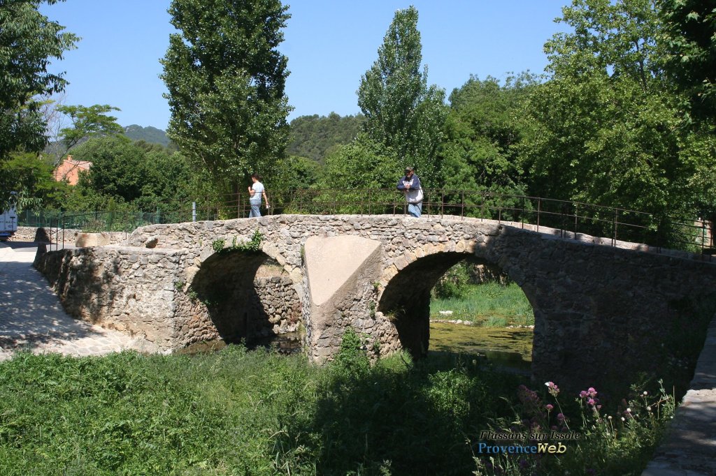 Pont ancien de Flassans sur Issole.