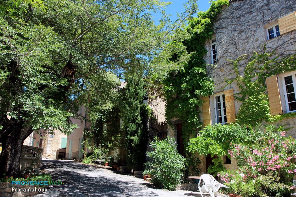 Rue du village.