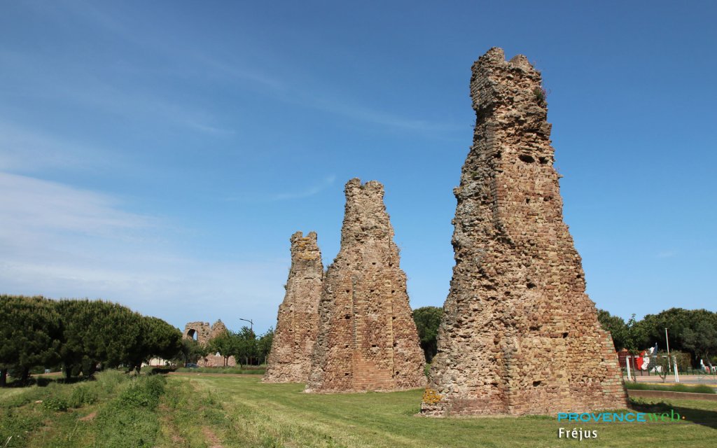 Ruines romaines &agrave; Fr&eacute;jus.