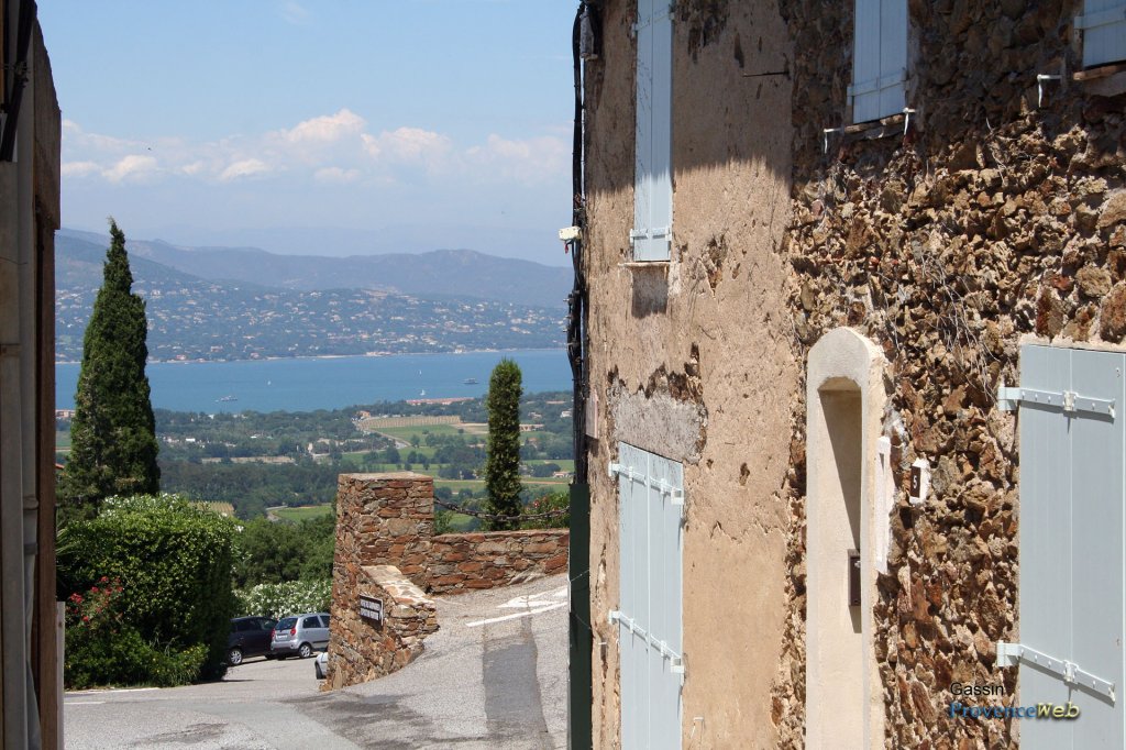 Village de Gassin dans le Var.