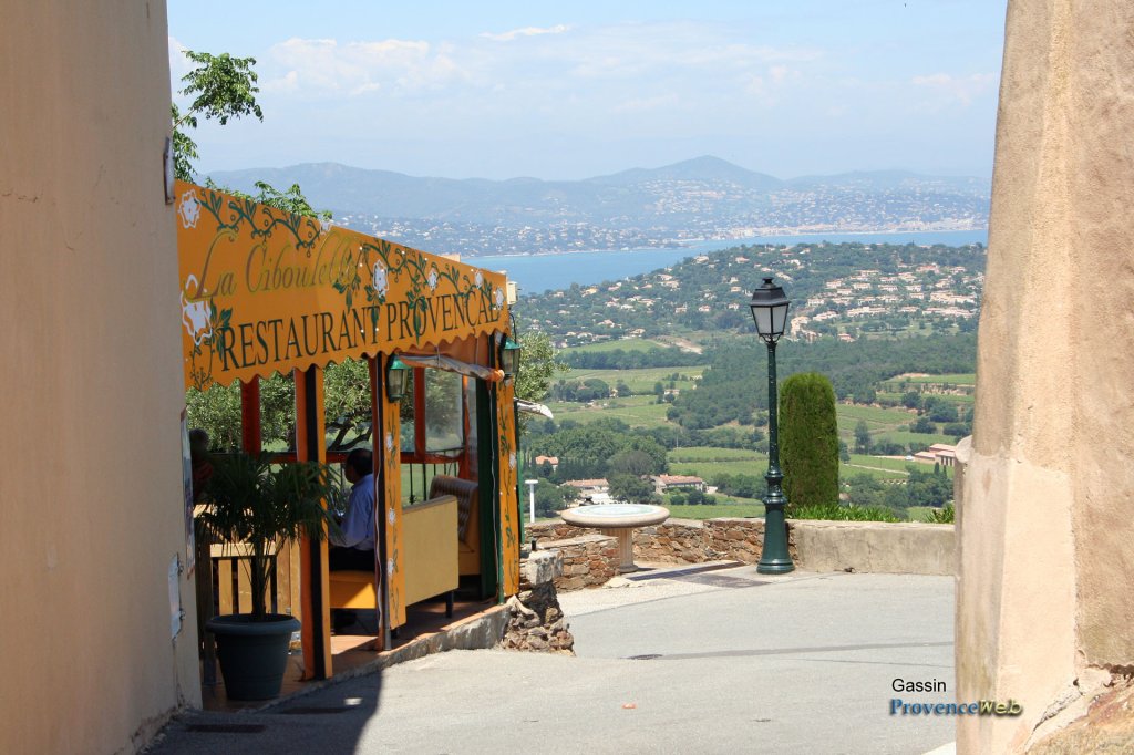 Restaurant "La Ciboulette" &agrave; Gassin.