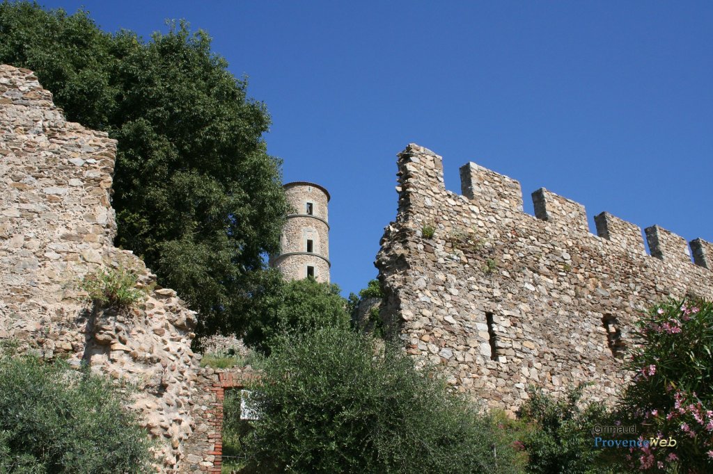 Muraille &agrave; Grimaud.
