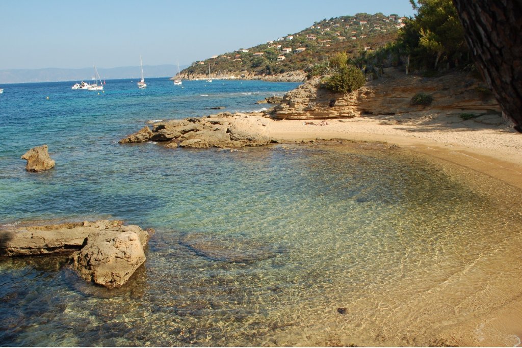 La Plage des Grottes sur l'Ile du Levant.