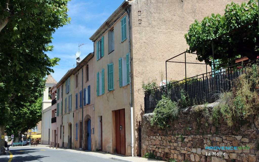 Rue du village.