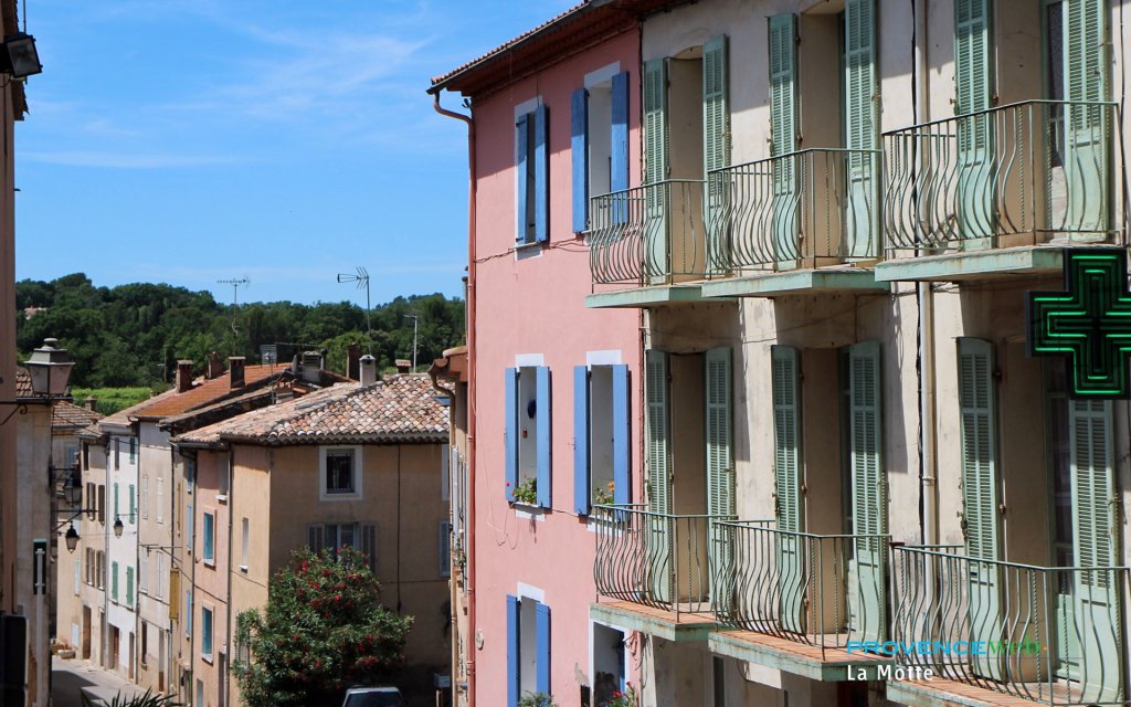 Immeubles color&eacute;s.