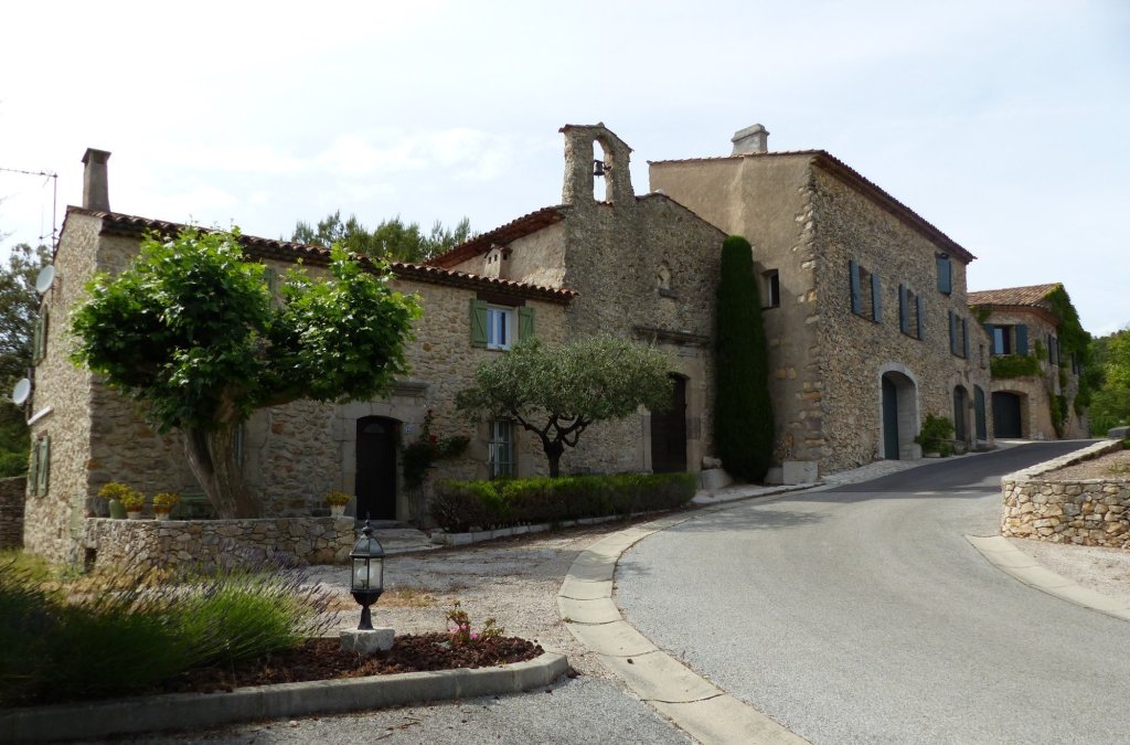 Le village de La Roquebrussanne dans le Var.