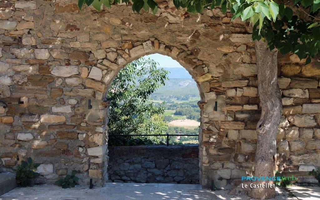 Porte vo&ucirc;t&eacute;e.