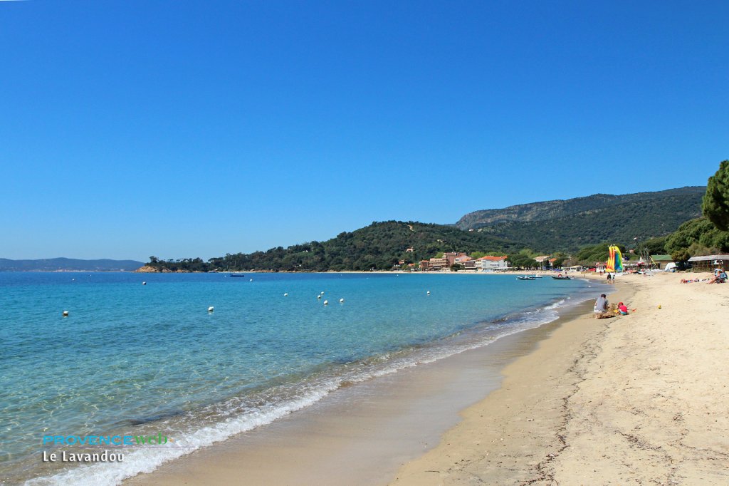Belle plage du Lavandou.