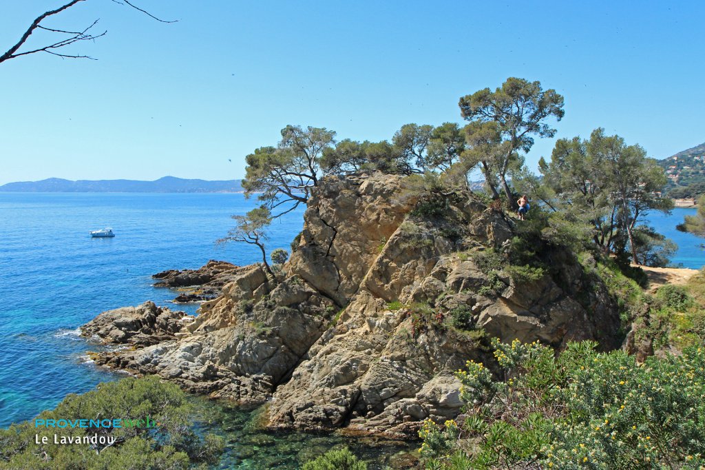 Joli rocher au Lavandou.