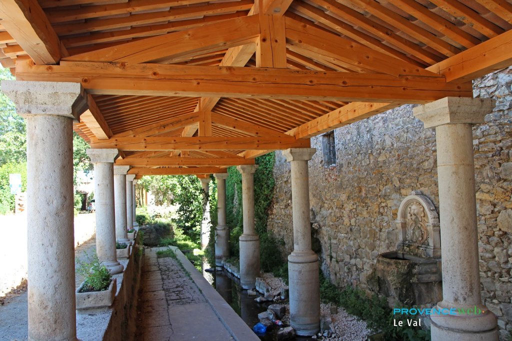 Lavoir ancien.