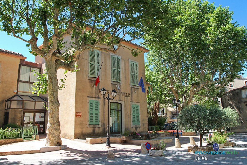Mairie du Val, 83.