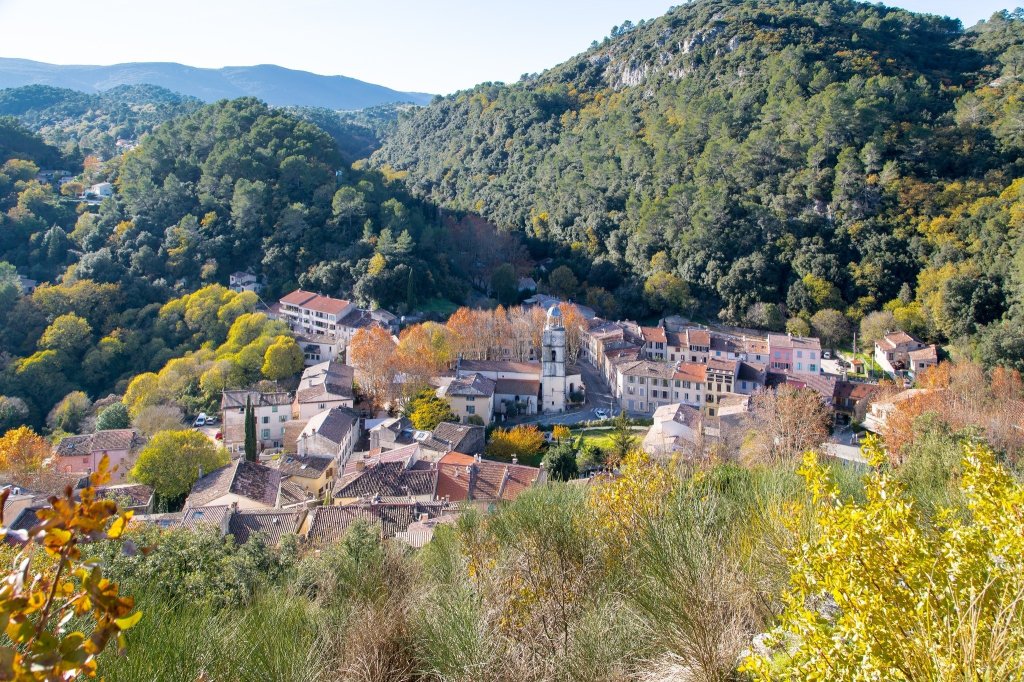 Le village de M&eacute;ounes les Montrieux dans le Var.