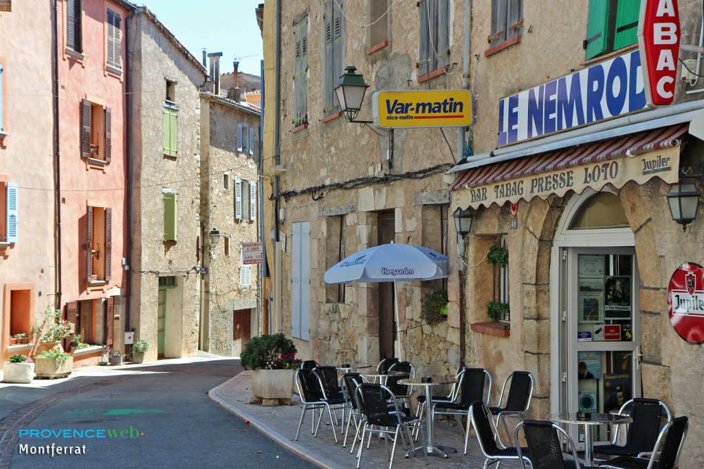 Caf&eacute; &agrave; Montferrat.
