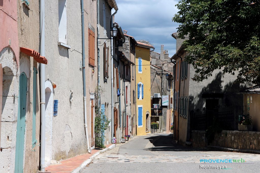 Rue du village.
