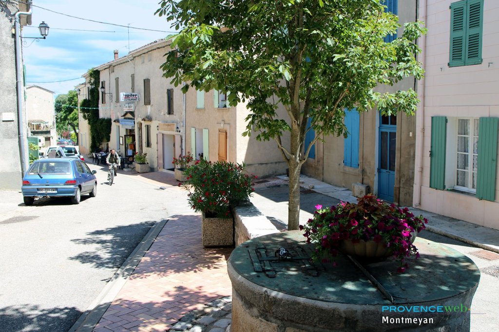 Rue dans le village.