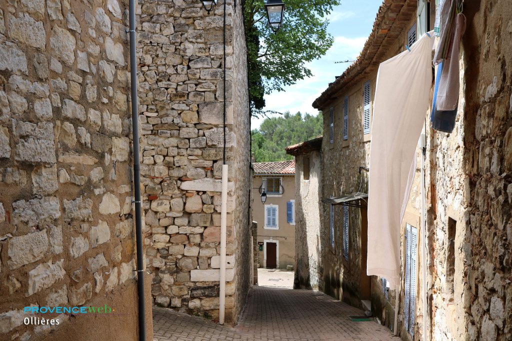 Ruelle à Ollières.