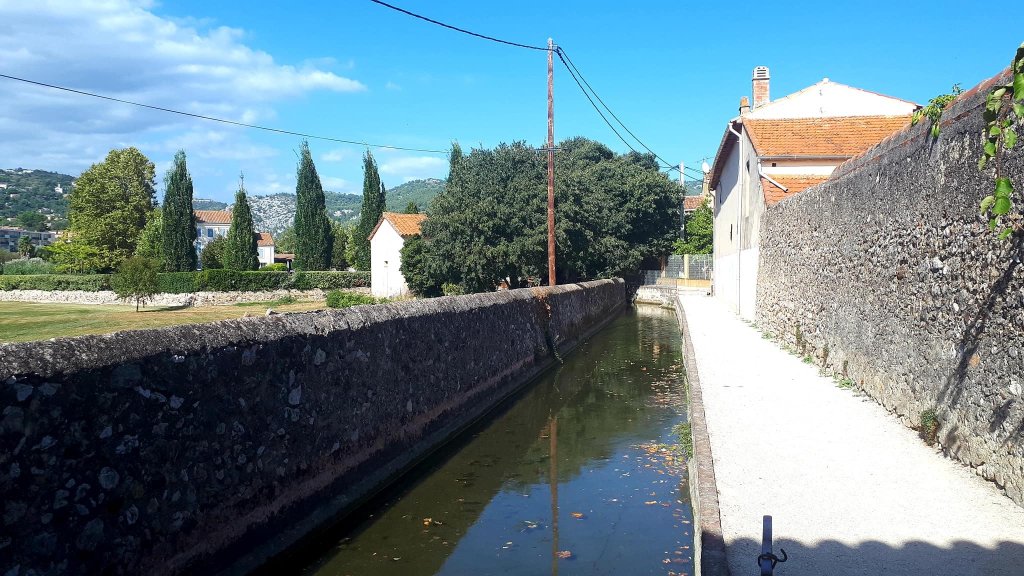 La ville d'Ollioules dans le Var.