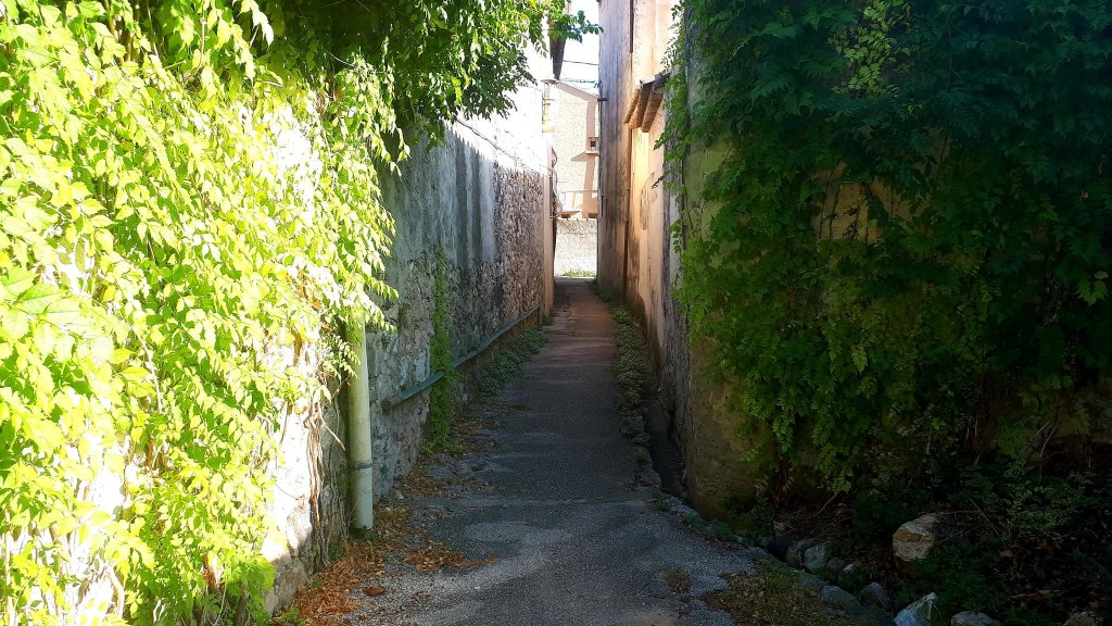 Jolie ruelle &agrave; Ollioules.