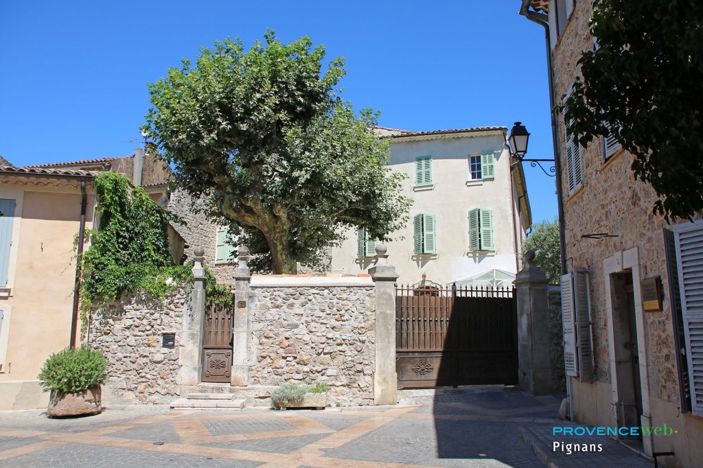 Jolie maison.