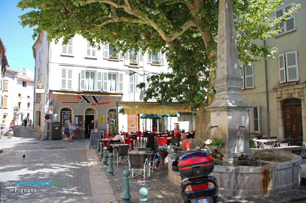 Caf&eacute; &agrave; Pignans.