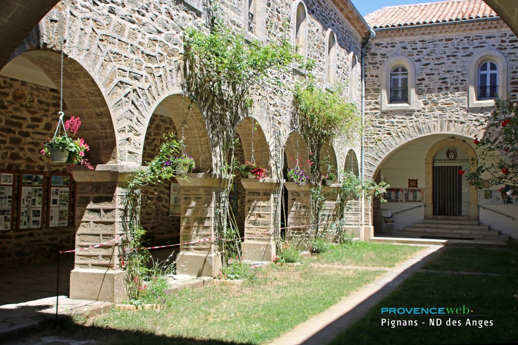 Clo&icirc;tre de Notre Dame des Anges.
