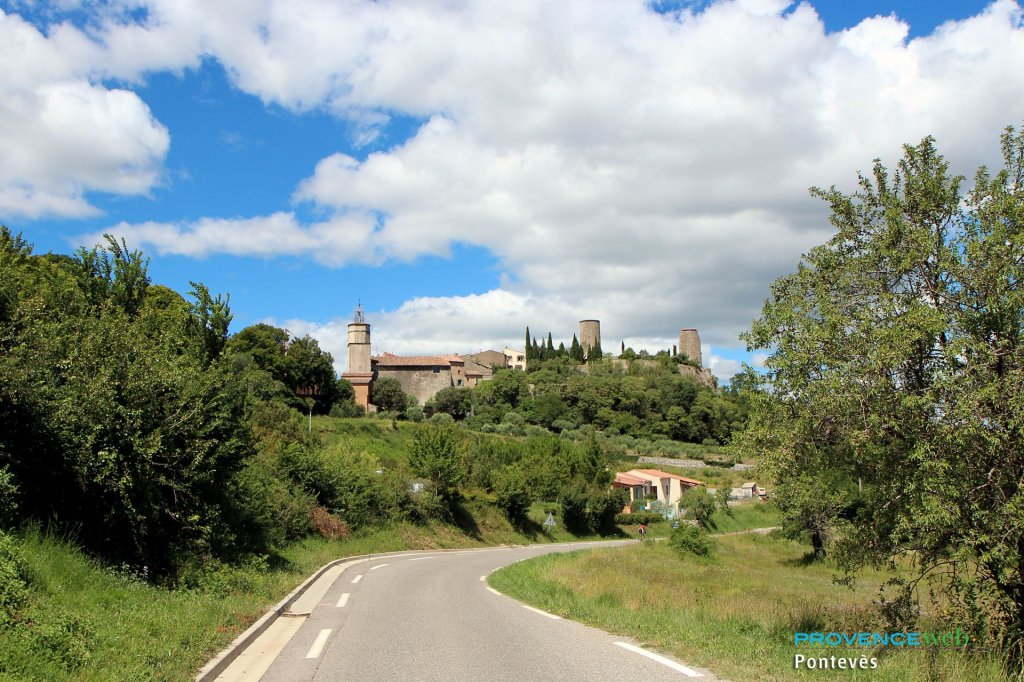 Le village de Pontev&egrave;s dans le Var.