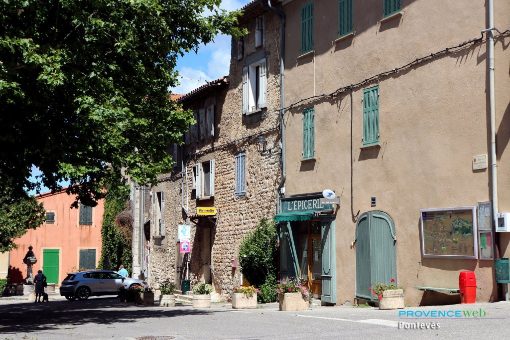 Rue du village.