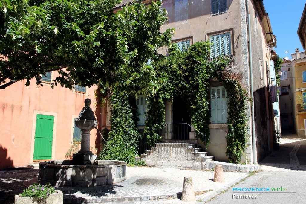 Fontaine.