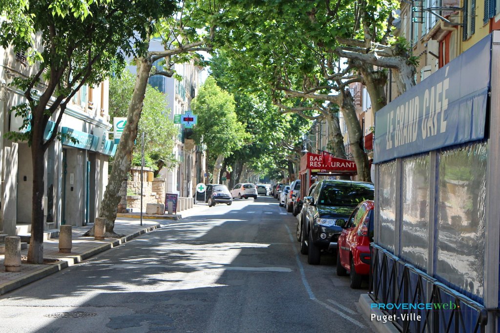 Rue commer&ccedil;ante.