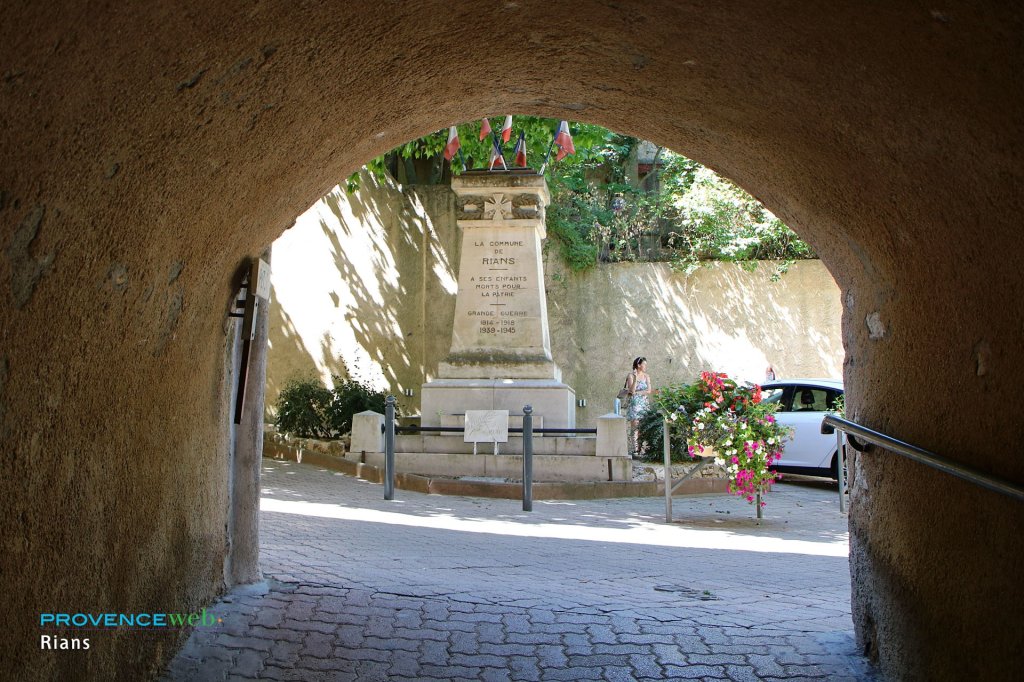 Passage vo&ucirc;t&eacute;.