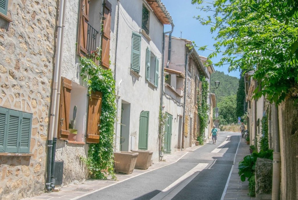 Le village de Rocbaron dans le Var.