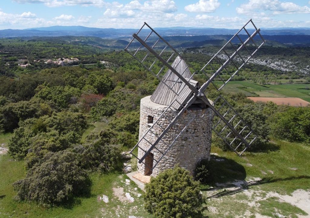 Le moulin de Saint Julien le Montagnier.