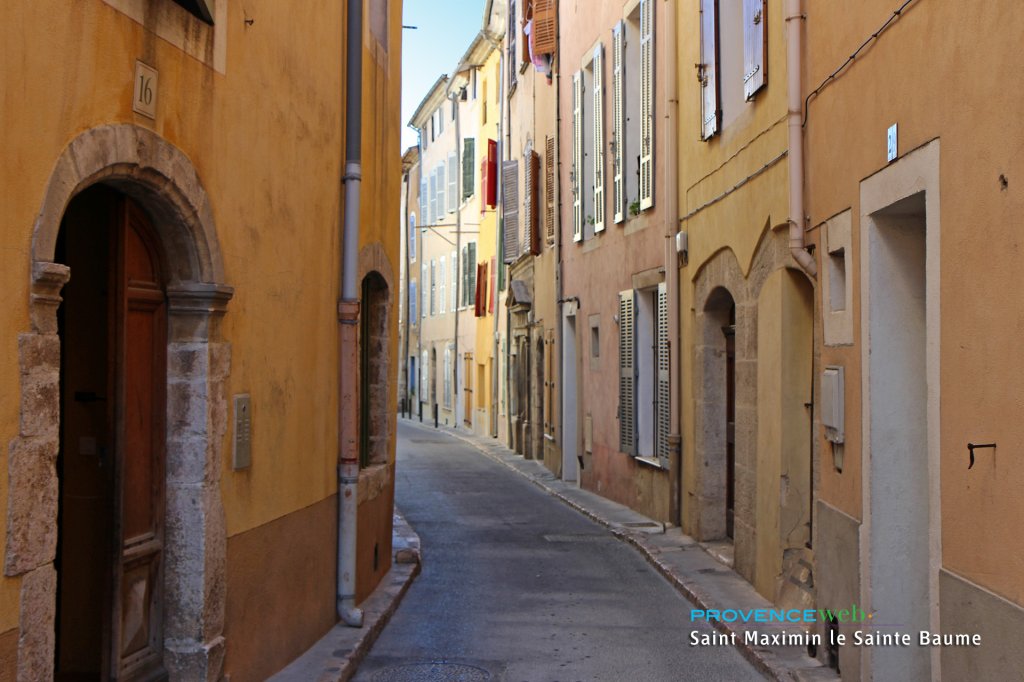 Vieille ville de Saint Maximin la Sainte Baume.