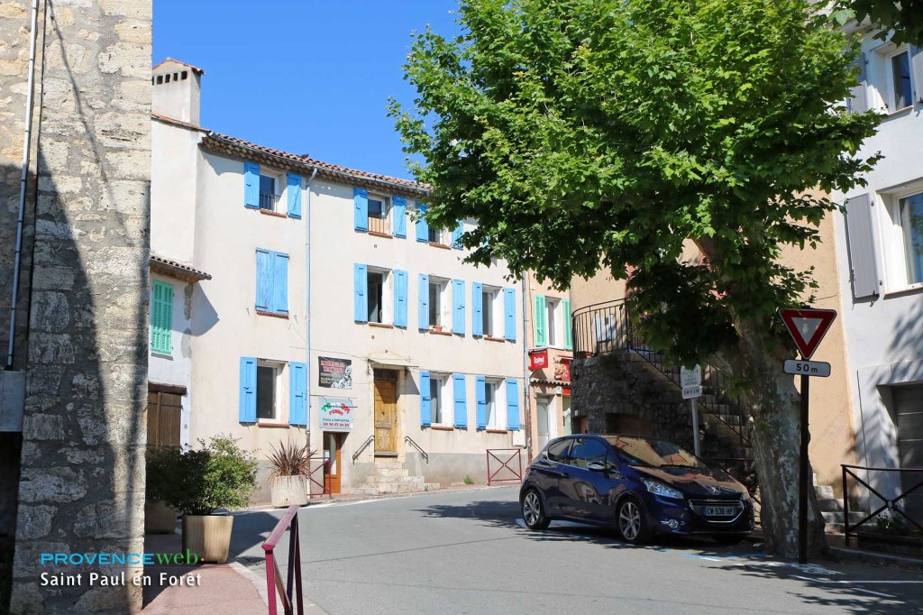 Petite rue du village.