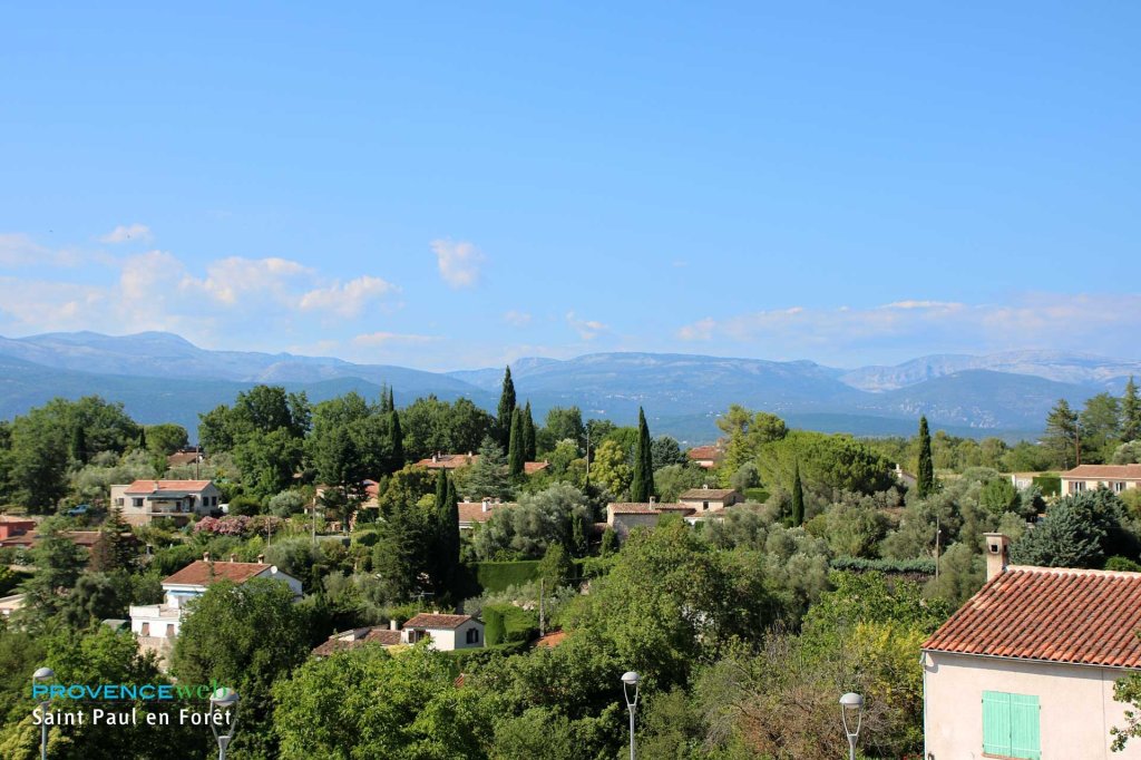 Le village de Saint Paul en For&ecirc;t dans le Var.