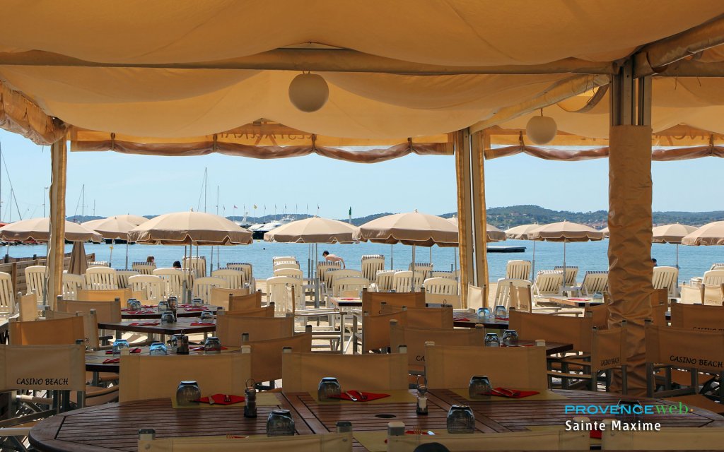 Plage priv&eacute;e &agrave; Sainte Maxime.