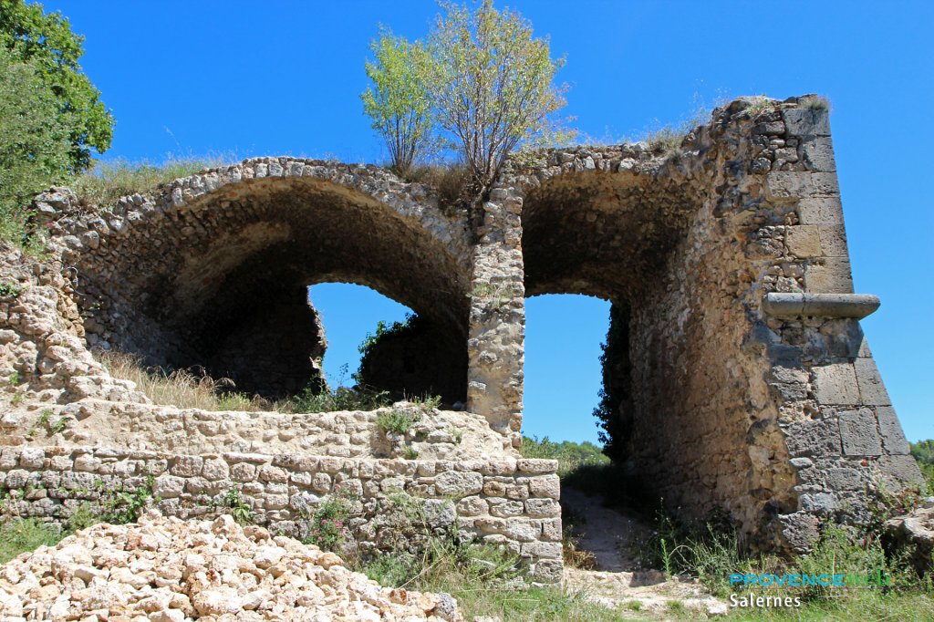 Ruine &agrave; Salernes.