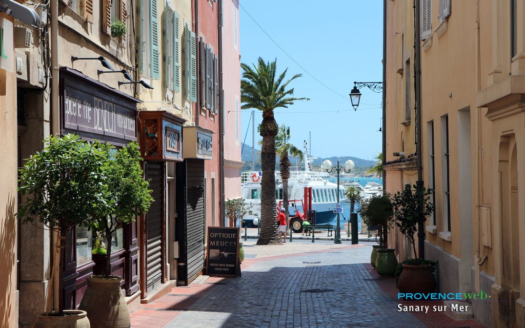 Ruelle &agrave; Sanary sur Mer.