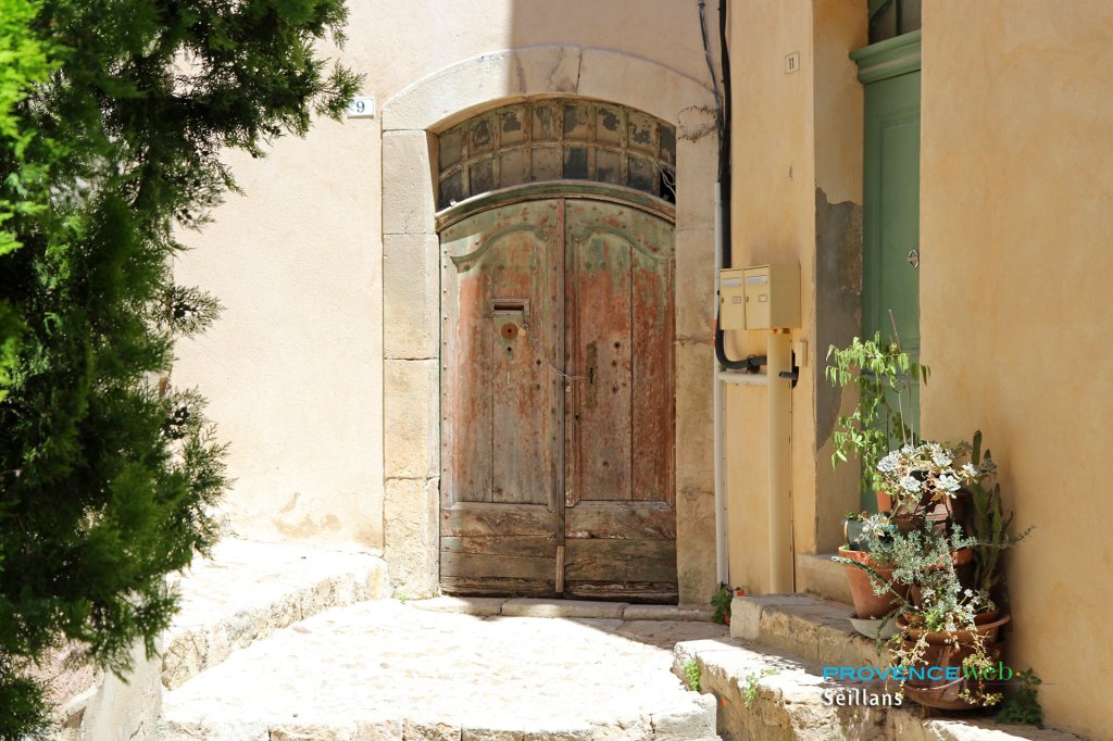 Jolie porte ancienne.