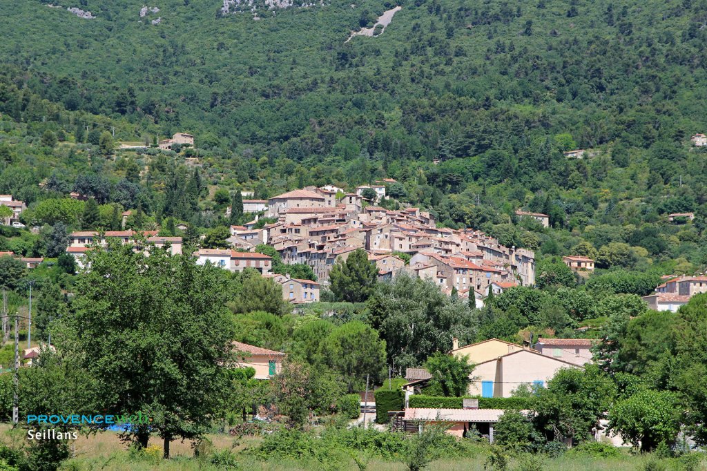 Village de Seillans dans le Var.