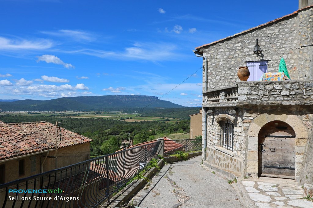 Petite rue de Seillons Source d'Argens.