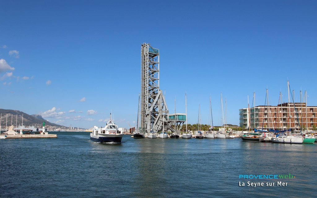 Entr&eacute;e du port.