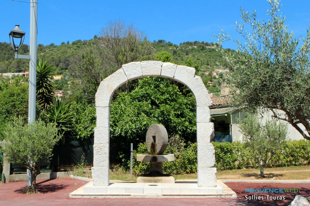 Meule d'un moulin &agrave; huile.