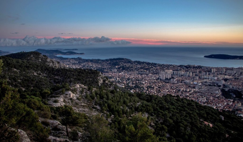 Vue sur Toulon depuis le Mont Faron.